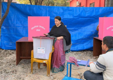 पूर्वराष्ट्रपति भण्डारीले गरिन् चपली केन्द्रबाट मतदान