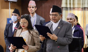 सांसदको शपथ लिएपछि विन्दबासिनीले भनिन्- जलनपीडितको प्रतिनिधित्व गर्छु