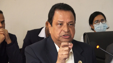 कांग्रेस बैठकमा विनाेद चाैधरीकाे आक्राेश– मलाई हराउन पार्टीकै मान्छेहरू संलग्न भएका थिए