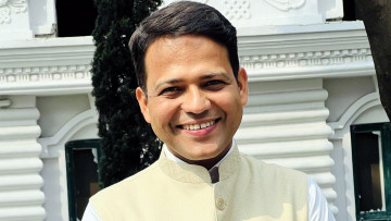 गृहमन्त्री गुरुङबारे रास्वपा सह–महामन्त्री आचार्य भन्छन्– प्रश्नभन्दा माथि कोही छैन