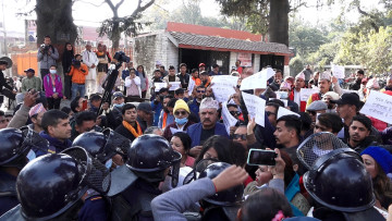 पर्यटनमन्त्रीलाई तत्काल बर्खास्त गर्न माग गर्दै पशुपति क्षेत्रमा विरोध प्रदर्शन (फोटो फिचर)