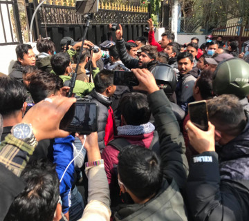 प्रचण्ड–नेपाल समूहका कार्यकर्ता र प्रहरीबीच झडप, प्रहरी निरीक्षक दिनेश गौतम घाइते 