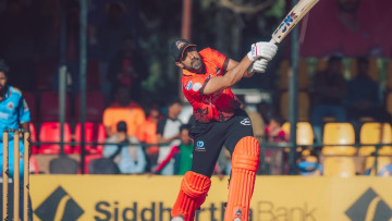 एनपीएल- बाेपाराको ब्याट नचल्दा बढ्यो चितवनको चिन्ता