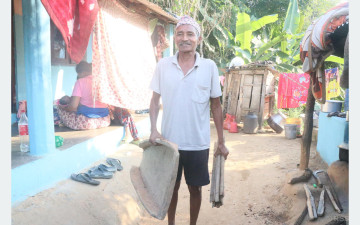 दसैँमा ऋण लागेको भन्दै त्रिशुली किनारमा सुन खोज्न निस्किए बोटेहरू