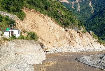 बीपी राजमार्गमा राति यातायात सञ्चालनमा रोक