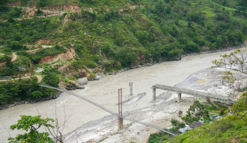 अधुरा पुल कति जोखिम पूर्ण ?