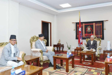 अर्थमन्त्रीले राष्ट्रपतिलाई गरे बजेटबारे ब्रिफिङ
