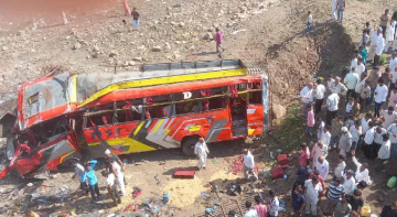 भारतको मध्य प्रदेशमा बस नदीमा खस्यो, १५ जनाको मृत्यु