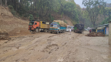 वर्षाका कारण बुटवल–नारायणगढ सडक अवरुद्ध