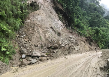 सुक्खा पहिरोले अवरुद्ध उत्तर–दक्षिण कोसी राजमार्ग खुल्यो