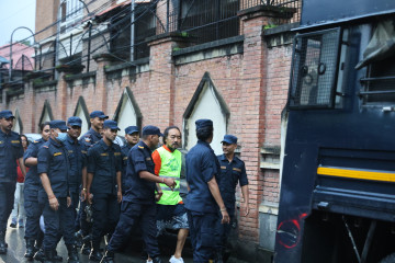 काठमाडाैंबाट छुटेका च्रक्रे मिलनलाई भक्तपुर लगियो (तस्वीरहरू)