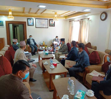 निर्वाचन लक्षित बजेटबारे गृहमन्त्री खाँण र अर्थमन्त्री शर्माबीच छलफल