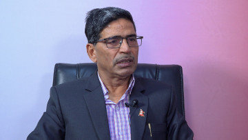 अर्थविद् अधिकारीको सुझाव– धूर्त राजनीतिज्ञ र केही व्यवसायीबीचको नेक्सस तोड्नुपर्छ