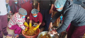 चौबिसे घुम्ने पर्यटकलाई अचार कोसेली