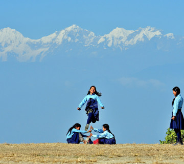 काेराेनाकाे निशानामा बालबालिका, कसरी जाेगाउने ?