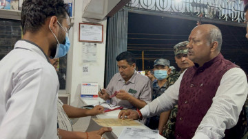 सिरहाका निजी अस्पतालमा मुख्यमन्त्री सिंहको छड्के, दुई जना पक्राउ