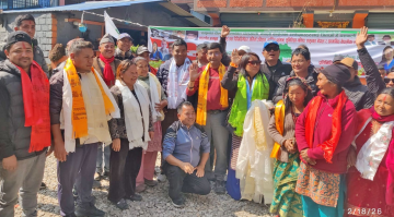 दोलखाकाे विगु गाउँपालिकाका एमाले उपाध्यक्ष श्रेष्ठसहितको टोली कांग्रेस प्रवेश