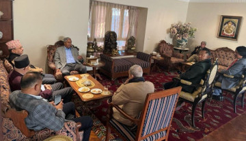 बूढानीलकण्ठमा महन्थ, सीके र रेशमसँग देउवाकाे छलफल, शेखर र गगन पनि सहभागी