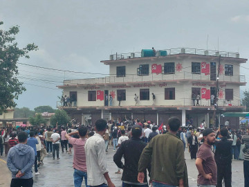 एमालेकाे कर्णाली प्रदेश कार्यालयमा पनि प्रदर्शनकारीहरूले गरे आगजनी