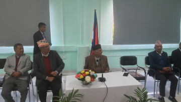 एमाले संसदीय दलको बैठक सुरु, ओली बोल्दै