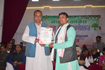 कांग्रेस मधेश प्रदेश सम्मेलनमा प्रचार प्रमुख गुप्ता सम्मानित 
