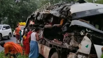 भारतमा ट्रकसँग बस ठोक्किँदा १८ तीर्थयात्रीको मृत्यु