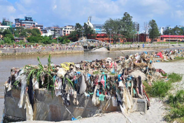 बागमतीले किनारामा छोडेका विनाशका चिह्नहरू (तस्वीरहरू) 