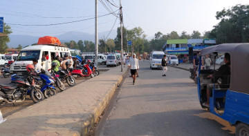 दसैँ नजिकिएसँगै बढ्यो बजार र यातायातमा चहलपहल