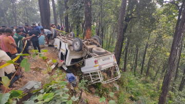 कावासोतीमा जिप दुर्घटना, दुई जनाको मृत्यु, २८ घाइते