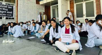 दलीय ‌‌ओत पाएका निजी मेडिकल कलेजसामु निरीह सरकार, आवासीय डाक्टरका पीडा कसले सुनिदिने ?