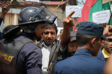 डीडीसीमा किसान र प्रहरीबीच धकेलाधकेल (तस्वीरहरू)