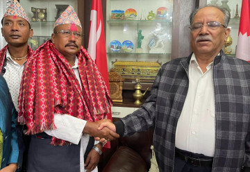 ओलीको अहंकार धुलिसात पार्नुछ भन्दै माओवादीमा पसे द्वारिकालाल चाैधरी