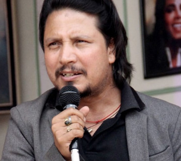 रेखालाई 'फिल्म खेले जस्ताे हैन राजनीति' भन्ने कुन्तीसँग दिपकराज आक्रोशित : एकचोटी ट्राइ गर्नुहुन्छ ?