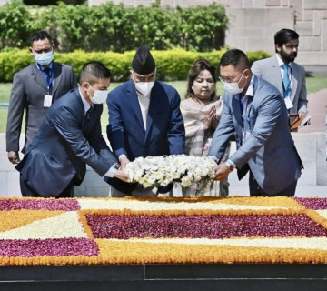 प्रधानमन्त्री देउवाद्वारा गान्धीको समाधिस्थलमा पुष्पगुच्छा अर्पण
