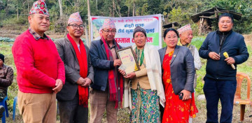 बाँसुरी बादकलाई नगदसहित सम्मान गरेपछि एमाले उम्मेदवार राईविरुद्ध उजुरी, पैसा बाँडेको आरोप 