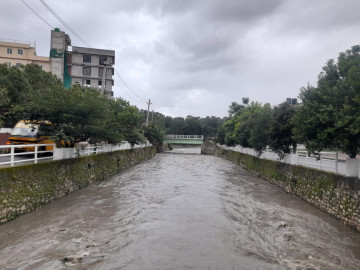 काठमाडाैंमा रातिदेखि झरी, कस्ताे रहला आज दिनभरकाे माैसम ?