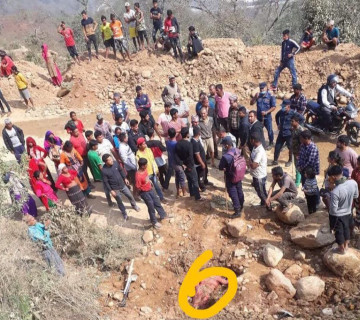 धादिङमा डोजरको ठक्करबाट महिलाको मृत्यु, स्थानीयले गरे डोजरमा आगजनी