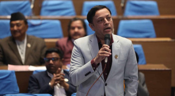 डीपी अर्यालको प्रश्न– श्रम मन्त्रालय घुसको अड्डा बनेको हो ? 