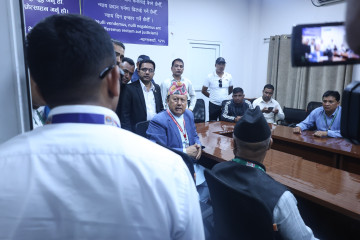 पूर्वमन्त्री मोहन बस्नेतसँग २५ लाख धराैटी माग
