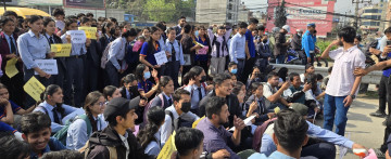 रेविका खत्रीका लागि न्याय माग्दै सडकमै पठनपाठन 