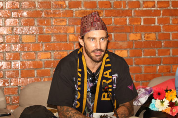 कालो क्याप लगाएर काठमाडाैं उत्रेका फाफको शिरमा ढाका टोपी सजिएपछि... (तस्वीरहरू)