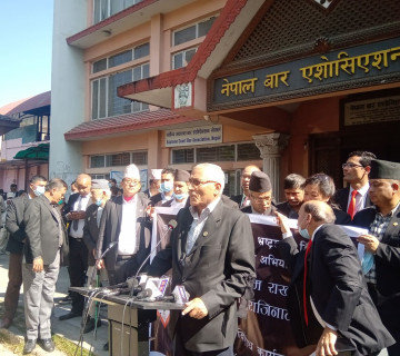 प्रधानन्यायाधीश जबराले अदालत चलाउन सकेनन् : वरिष्ठ अधिवक्ता न्यौपाने
