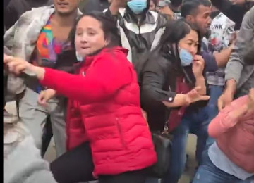 माइतीघरमा महिलाहरूबीच कुटाकुट [भिडियो]