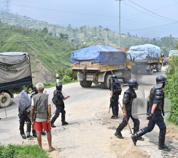 बञ्चरेडाँडाबाट फर्कियो प्रहरीको टोली, ७ घण्टा प्रयास गर्दा पनि फोहोर विसर्जन नगरी गाडी पनि फर्किए