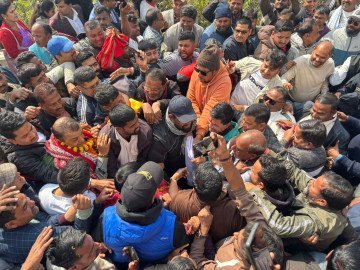 मधेशमा ओर्लिए गगन एअरपोर्टमै देखियो कार्यकर्ताको भिड 