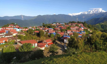 पर्यटक पर्खिरहेको घलेगाउँ
