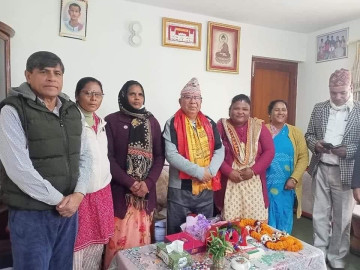 माधव नेपाललाई भेट्न उनकै निवासमा पुगे घनश्याम भुसाल