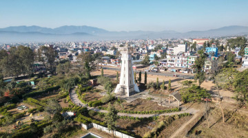 नगरपालिकाको गैरजिम्मेवारपनले स्वरुप गुमाउँदै सुर्खेतको घण्टाघर पार्क