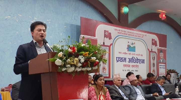 पीएस र खगराजको अघि उभिएर गोकर्णले भने- अन्तरविरोधको प्रचार गर्नेलाई हतोत्साहित गरौँ