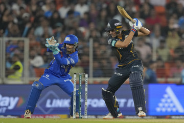 आईपीएलमा गुजरात टाइटन्सको विजयी सुरुवात, मुम्बई इन्डियन्स ६ रनले पराजित